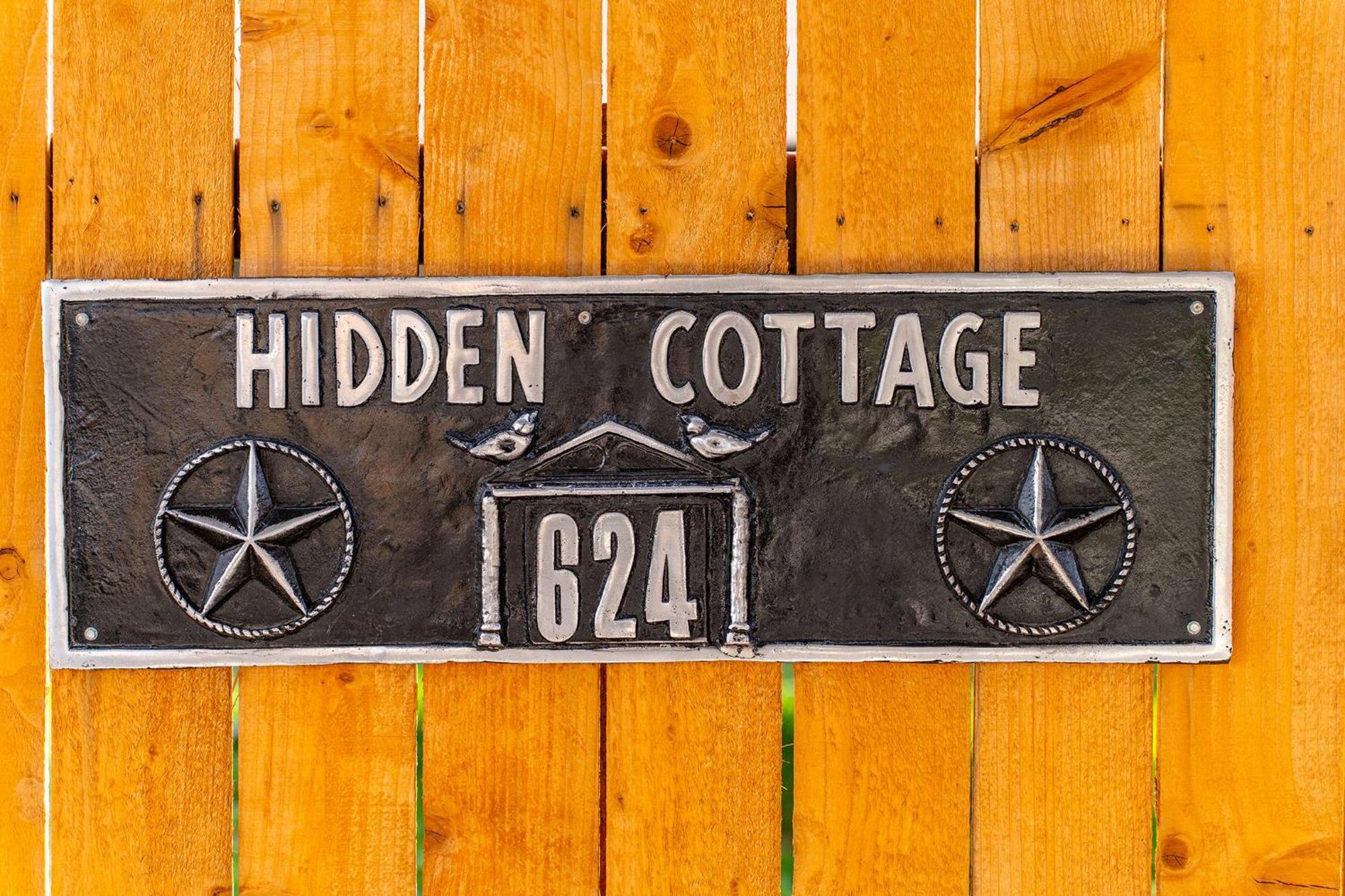 Hidden Cottage Mins To Main St And Sleeps 4 弗雷德里克斯堡 外观 照片